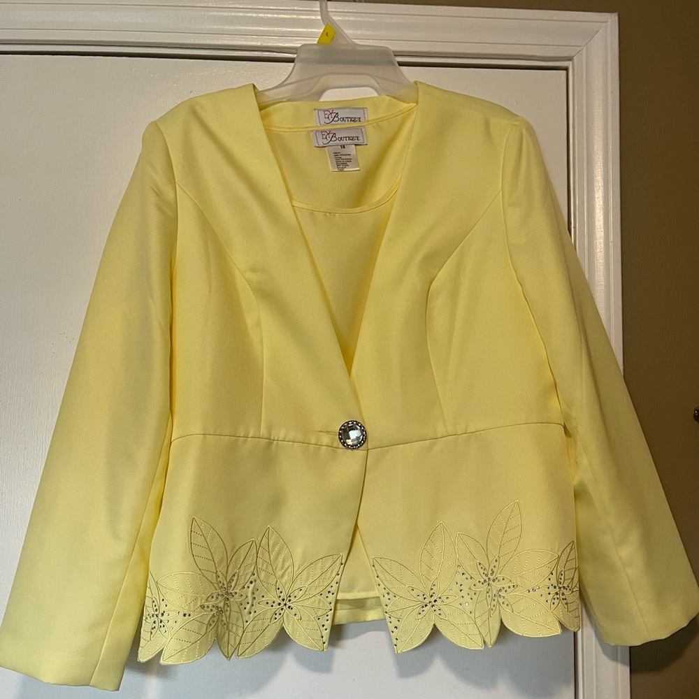 A beautiful yellow suit